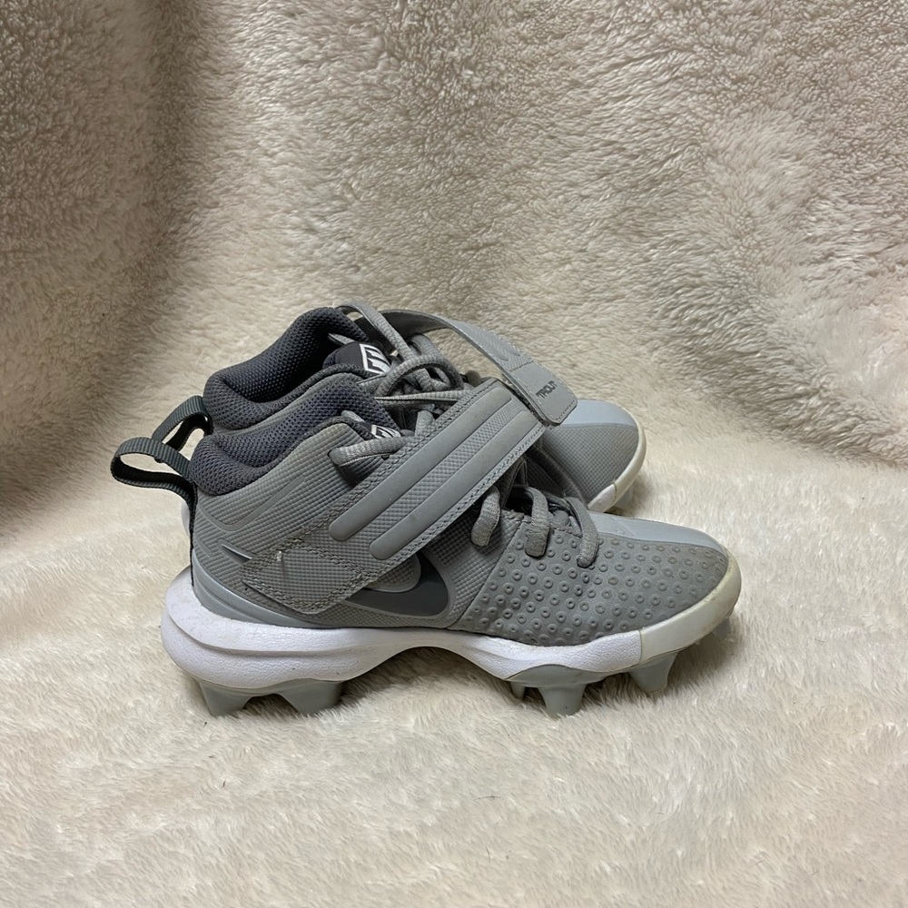Kids cleats